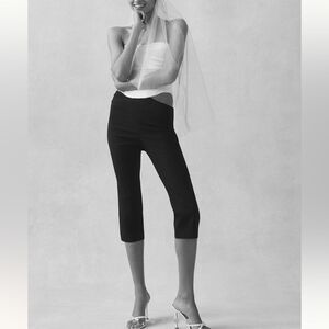 Maeve Structured Bombshell Capri Pants